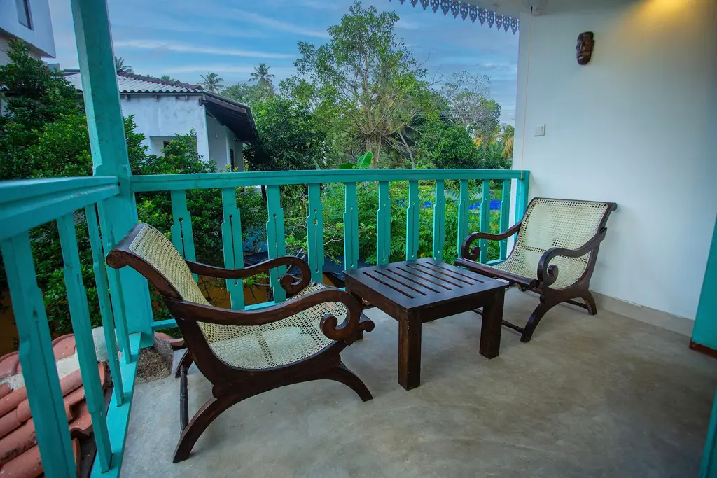 Upstairs balcony with planter's chairs overlooking the garden